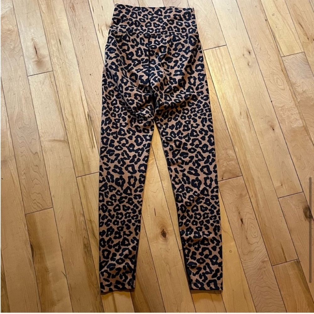 Beach Riot Piper Leggings in Leopard print size small - Picture 7 of 9